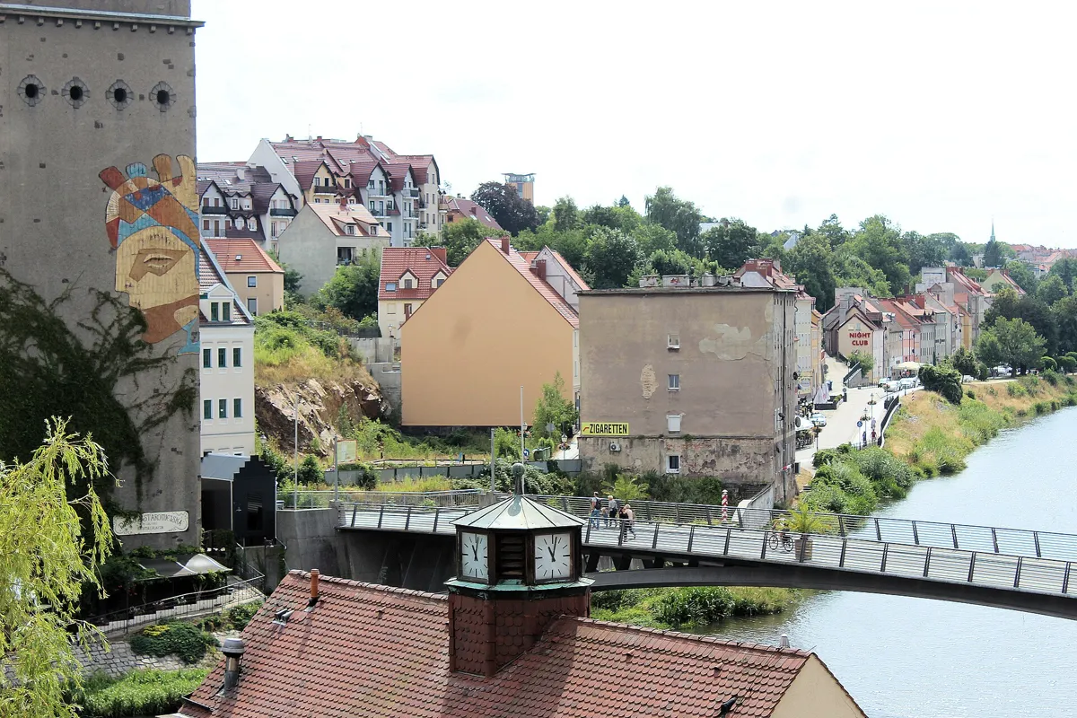 Kładka na Nysie między Görlitz a Zgorzelcem, z Zgorzelcem na drugim brzegu